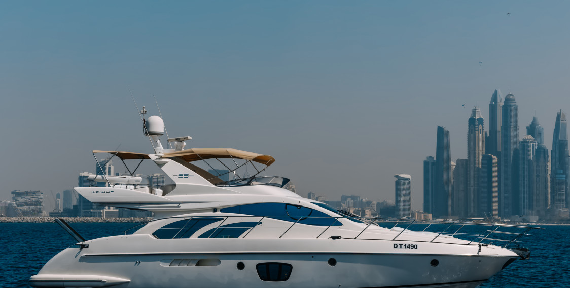 Azimut 55ft — White Pearl
